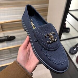 CHANEL 26P loafers 40.5 Navy Blue
GOLD CC Turn lock Fits US 9.5 New In Box